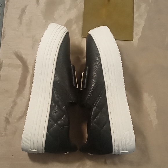 Joy Black Slip-On Sneakers NEW - Picture 4 of 7